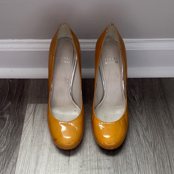 Stuart Weitzman Women's Mustard Heels - Picture 1 of 4